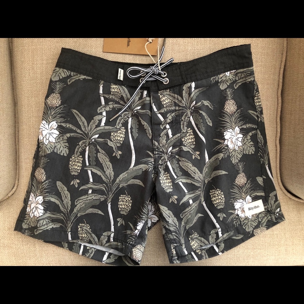 Rhythm. Climbing Palms Trunk - size28